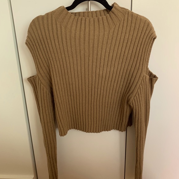 Camel Sweater with cutout shoulders [STYLENANDA] - Picture 3 of 5